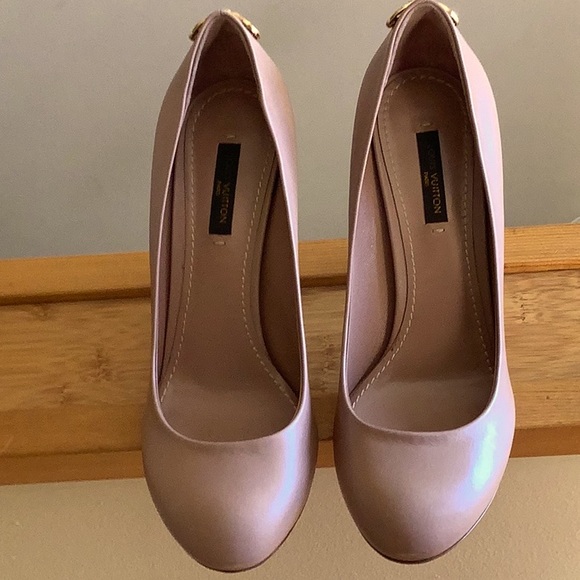 Louis Vuitton Classic Heels Pumps with Lock